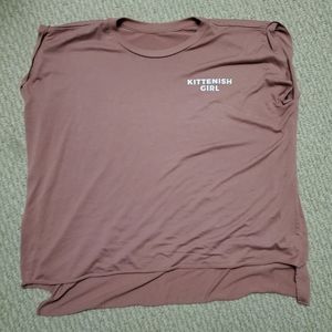 Kittenish sleeveless low-high t-shirt